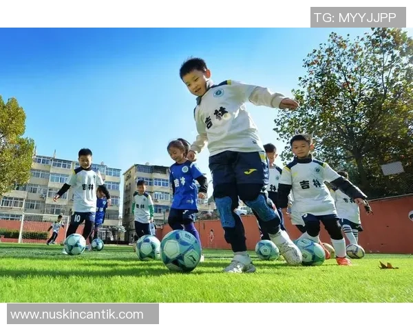 维尼修斯在绿茵场上舞动桑巴激情引领足球新风潮